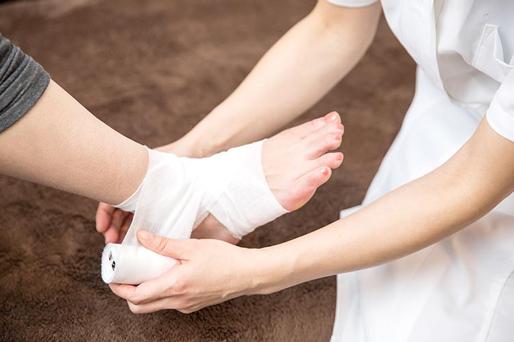 肘の打撲の原因